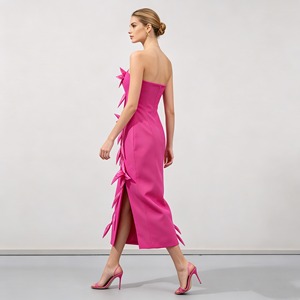 Robe formelle ajustée pour femme avec logo personnalisé, appliques florales printanières et fentes latérales - Product Image 5