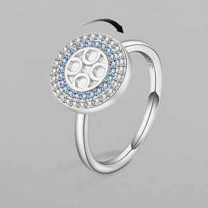 Anillo <span class=keywords><strong>de</strong></span> extremo abierto <span class=keywords><strong>de</strong></span> circonita azul y blanca Nicho Minimalista Spinning Anti <span class=keywords><strong>Ansiedad</strong></span> Anillos <span class=keywords><strong>de</strong></span> mujer - Product Image 1