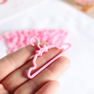 Accessoires pour maison de poupée : mini-cintres de poche miniatures de style européen pour modèles Bjd, simulant des scènes de la vie réelle - Product Image 2