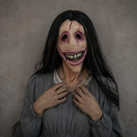 Masque intégral en latex femme souriante effrayante avec cheveux longs – Drôle et amusant pour Halloween, Pâques, cosplay, mascarade et fêtes à thème