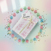 Papier d'emballage semi-transparent en résine écologique imperméable 50*70cm, imprimé de fleurs, logo personnalisé pour emballage cadeau de t-shirt