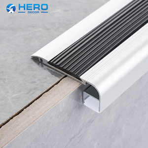Perfil de Escalón Moderno Hero Metal Antideslizante con Iluminación LED y Construcción de Aluminio para Aplicaciones en Teatros - Product Image 4