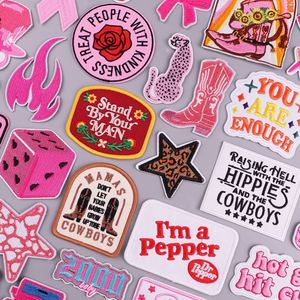 Patch brodé thermocollant rose tendance style western pour casquettes de camionneur et vêtements, personnalisable avec logo, vente en gros - Product Image 1