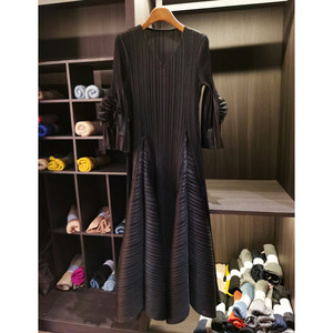 Vestido de mujer de alta gama vintage con cuello en V, mangas acampanadas con flores tridimensionales, <span class=keywords><strong>falda</strong></span> plisada con cordones y control de cintura, elegante para primavera. - Product Image 6