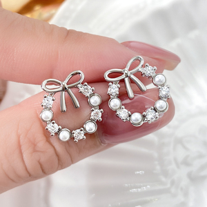Hermosas Joyas para Niñas Foxi al por Mayor, Aretes con Lazo y Múltiples Gemas Azules y Perlas Encantadoras - Product Image 3