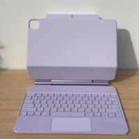 Teclado Mágico Ultraligero Multicolor para iPad de 12.9 y 13 Pulgadas con Función de 14 Teclas y Panel Táctil Completo