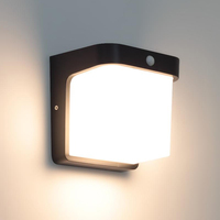 Lámpara de Pared LED con Sensor de Movimiento Cuadrado de Material PC PW1703-E27-PIR -S, Portalámparas E27, Lámpara de Pared con Sensor de Movimiento para Exteriores