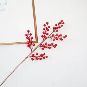 인공 식물 레드 베리 줄기 공예 휴일 및 가정 장식을위한 크리스마스 트리 장식을위한 홀리 리치 과일