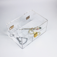 Boîtes à bijoux transparentes en plexiglas PMMA avec logo et serrure en métal doré: Boîte d'emballage carrée de luxe pour bijoux