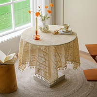 Nappe en coton crocheté style bohème ajourée avec pompons, couverture de table décorative style pastoral pour la décoration intérieure