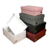 Emballage personnalisé pour boîte à chaussures en carton ondulé imperméable avec lamination mate, gaufrage, poignée et fermeture magnétique