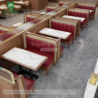 Ensemble de mobilier de restaurant thématique en bois massif et rotin tressé, canapés banquette, tables à manger en marbre, chaises pour café commercial