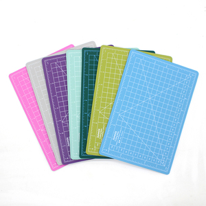 Nouveau <span class=keywords><strong>tapis</strong></span> <span class=keywords><strong>de</strong></span> coupe <span class=keywords><strong>de</strong></span> <span class=keywords><strong>couture</strong></span> auto-cicatrisant à triple couche A5 avec noyau gris - Product Image 1