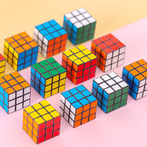 Mini cubo de Rubik 3x3, juguete educativo de plástico para niños de 4 a 7 años, juego de rompecabezas que estimula el cerebro - Product Image 1