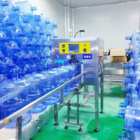 Ligne de production complète d'eau en bouteille de 5 gallons, machine de lavage, de remplissage et de bouchage de barils PET PC