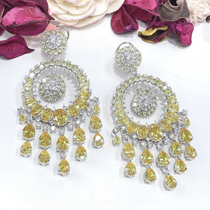 Aretes con Acabado Plateado y Circonitas de la Mejor Calidad, Diseño Elegante para Mujeres y Niñas, Ideales para Vestidos de Noche y Fiestas - Product Image 1