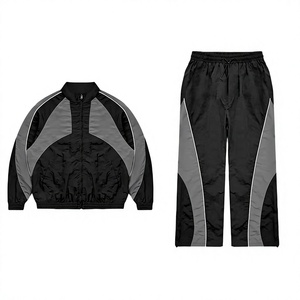 Ensemble coupe-vent léger et écologique pour homme, style streetwear, avec capuche, couleur unie, tenue de sport élégante, en polyester. - Product Image 1