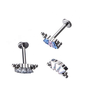 <span class=keywords><strong>Piercing</strong></span> Labret Fuxuan de Titanio ASTM F136 con 3 Circonitas Rectangulares y Tres Cuentas Laterales - Product Image 2
