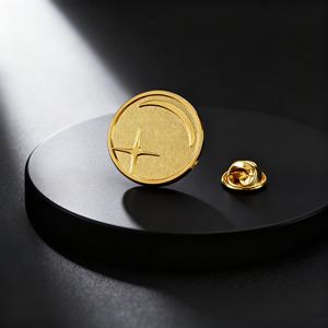 Broches de revers personnalisées en métal en gros, en alliage de zinc, rondes, plaquées or 3D, badges en émail souple, artisanat métallique pour costume - Product Image 5