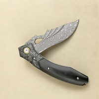 Couteau pliant tactique personnalisé en acier Damas VG10 avec manche en bois pour la survie en plein air, couteau de poche avec étui en cuir
