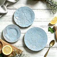Assiettes en céramique vintage à motif de feuilles en relief, plat en porcelaine à décor floral, assiette esthétique pour salade et dessert, pour la décoration de table