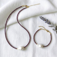 Collier ras-de-cou minimaliste pour mariée, en cristal grenat naturel de 3 mm, avec perle baroque véritable