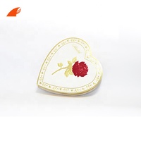 Boîte cadeau d'emballage de Macaron en chocolat bonbon en forme de cœur avec logo rose gaufré estampage rigide personnalisé en feuille d'or