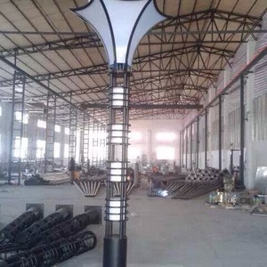 ไฟถนนโซลาร์เซลล์อะลูมิเนียมอัลลอยด์แบบ LED ชนิดที่ 3 พร้อมรีโมทคอนโทรล สำหรับสวนสาธารณะ จัตุรัส และไฟส่องสว่างภายนอกอาคาร - Product Image 1