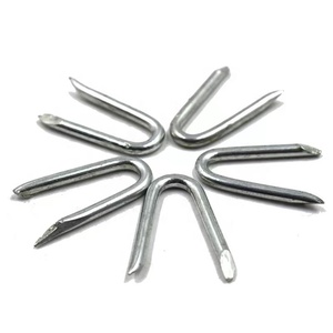 Clous galvanisés en forme de U/<span class=keywords><strong>agrafe</strong></span> de clôture pour <span class=keywords><strong>poteau</strong></span> en bois Clôture électrique Fil de fer barbelé Clôture galvanisée électro galvanisée/plongée à chaud - Product Image 6