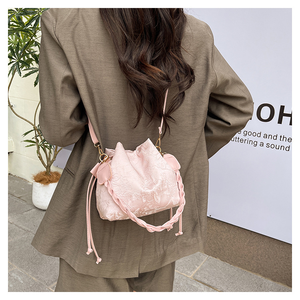 Nuevo Bolso de Hombro Cruzado de Diseño Exclusivo Inspirado en el Qipao Retro de Moda, Colección Verano 2025 Estilo Chino Guofeng - Product Image 1
