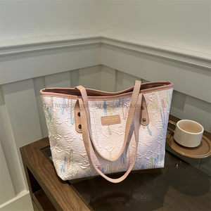 Nouveaux grands sacs fourre-tout en toile pour femme, sacs à main mignons et kawaii, sacs de couleur arc-en-ciel tendance pour les trajets quotidiens - Product Image 2