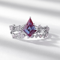 Bague Couronne Vintage en Argent Sterling 925 avec Alexandrite de Laboratoire Taille Kite – Ensemble de Bagues de Fiançailles et de Mariage pour Femme – Bijoux Fins