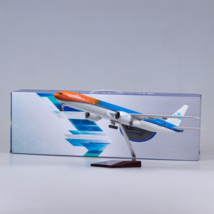 Modelo de Avión YiGuan de Resina Fundida a Presión 777 Royal Netherlands de 47 cm 1/157 con Iluminación LED Simulada y Sonido Controlado, Regalo Empresarial - Product Image 4