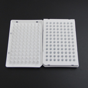 แผ่น PCR ยี่ห้อ Yongyue 96 หลุม 100L สีขาว แบบขอบโค้งครึ่งวงกลม ก้นแบน ฆ่าเชื้อได้ สำหรับใช้ในห้องปฏิบัติการ - Product Image 3