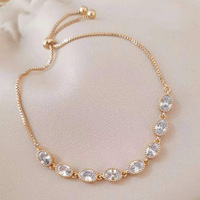 Pétale en alliage de zinc plaqué or 18 carats bracelet à la mode pour les femmes rouge cinq petites fleurs étoile à cinq branches tirer ouvert en gros