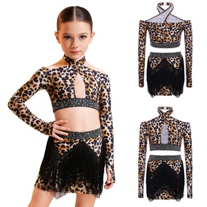 Conjunto de 2 Piezas de Disfraz de Danza para Niñas con Estampado de Leopardo, Top Corto Halter con Hombros Descubiertos y Falda con Flecos, para Actuaciones de Jazz y Baile Latino - Product Image 1