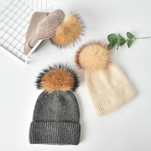 <span class=keywords><strong>Bonnet</strong></span> tricoté avec <span class=keywords><strong>pompon</strong></span> en fourrure pour femmes, unisexe, de haute qualité, en laine, tendance, vente en gros, collection hiver - Product Image 1