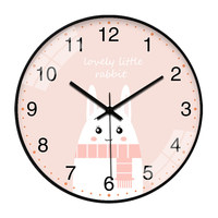 Horloge murale analogique ultra-silencieuse à thème de dessin animé avec options personnalisables pour la maison, le salon et la chambre d'enfant, à fixer au mur