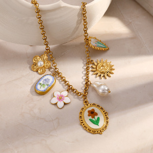 Collier avec pendentif fleur, plaqué or 18 carats, breloques en perles, à porter au quotidien - Product Image 2