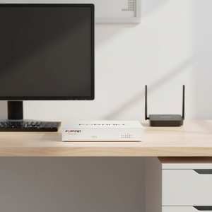 El Precio con Descuento Más Favorable para FortiGate-30G <span class=keywords><strong>Hardware</strong></span> Plus 3 Años de FortiCare Premium y Protección Empresarial FortiGuard - Product Image 1