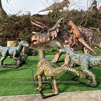 Achetez une scène de combat de dinosaures réalistes entre Triceratops et Velociraptors Statue de dinosaure animatronique