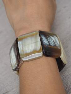 กำไลเขาควาย งานฝีมือธรรมชาติ เครื่องประดับทำมือที่ไม่เหมือนใครสำหรับผู้หญิง เครื่องประดับแฟชั่นที่ยั่งยืน และเครื่องประดับส่วนตัวสำหรับทุกวัน - Product Image 2