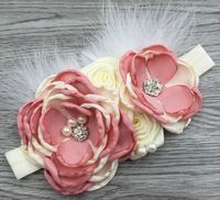 Accessoires pour cheveux d'enfants : bandeaux fleuris, pinces à cheveux en perles et diamants, bandeaux à plumes, couvre-chefs pour bébés