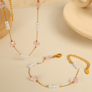 Conjunto de collar de perlas de mariposa con cadena de oro y piedra rosa para mujer, conjunto de joyería de moda para fiesta - Product Image 1