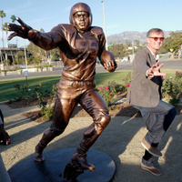 Statues sportives de la marque Foundry en vente à bas prix