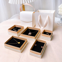 Boîte à bijoux de luxe en carton avec logo personnalisé, couvercle et base en velours pour bracelets, colliers, bagues, montres, boîtes cadeaux pour fêtes