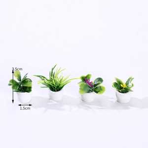 Plantas Artificiales en Maceta de 3-5 cm, Mini Modelo de Resina, Adorno de Escritorio, Decoración de Micropaisaje, Juego de Cuatro - Product Image 4