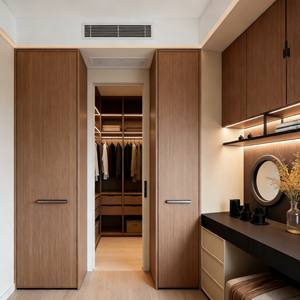 Dressing BALOM avec éclairage intégré et meuble-lavabo intégré, tons neutres et bois, configuration de garde-robe personnalisée - Product Image 4