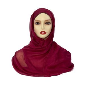 Pañuelo Hijab de Poliéster Transparente Borgoña al por Mayor, Ligero y Sólido con Borde Crudo para Mujer, Chal Modesto de Moda - Product Image 2