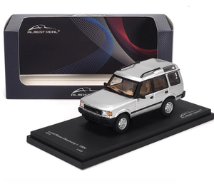 Modèle de voiture miniature en alliage presque réel à l'échelle <span class=keywords><strong>1</strong></span>:<span class=keywords><strong>43</strong></span> <span class=keywords><strong>Land</strong></span> <span class=keywords><strong>Rover</strong></span> <span class=keywords><strong>Discovery</strong></span> première génération cinq portes 1994 argent - Unisexe - Product Image 1